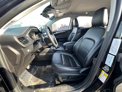 Used 2022 Ford Escape Titanium image 28