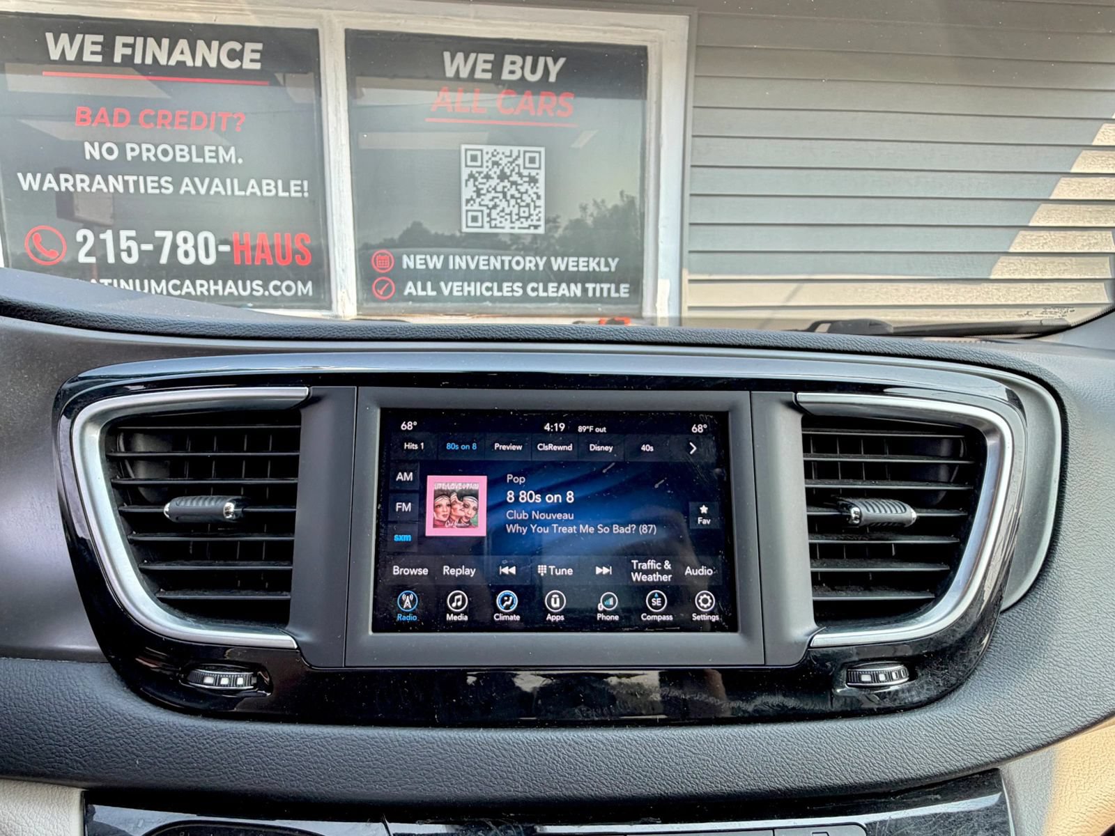 Used 2020 Chrysler Pacifica Touring w/ Tire & Wheel Group FWD image 45