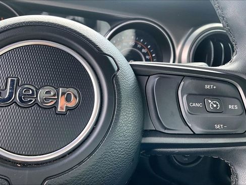 Used 2023 Jeep Gladiator Sport AWD/4WD image 27