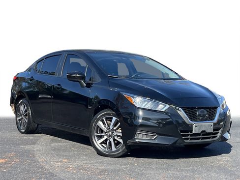 Used 2021 Nissan Versa SV image 2