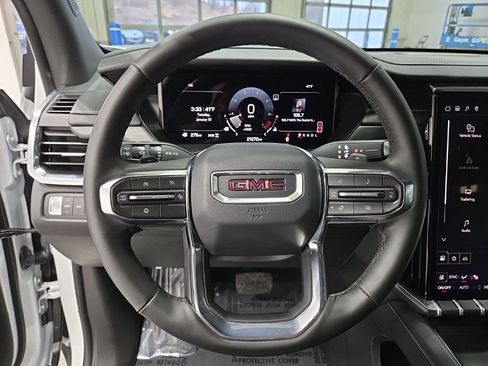 Used 2025 GMC Acadia Elevation image 12