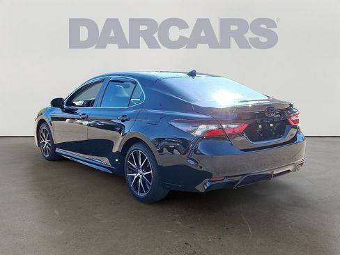 Used 2024 Toyota Camry SE w/ Cold Weather Package FWD image 4