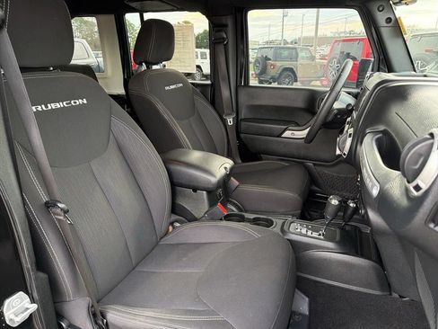 Used 2018 Jeep Wrangler Unlimited Rubicon w/ Connectivity Group AWD/4WD image 23