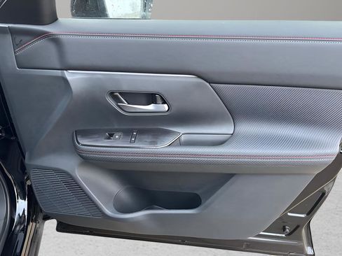 New 2026 Nissan Kicks SR w/ Cold Weather Package image 12