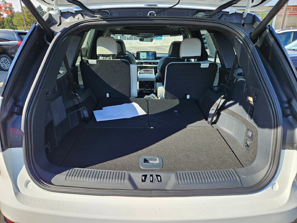 New 2027 Lincoln Navigator Reserve AWD/4WD image 10