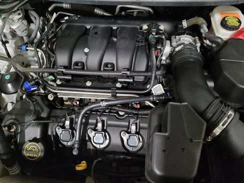 Used 2019 Ford Explorer XLT w/ Equipment Group 202A image 30