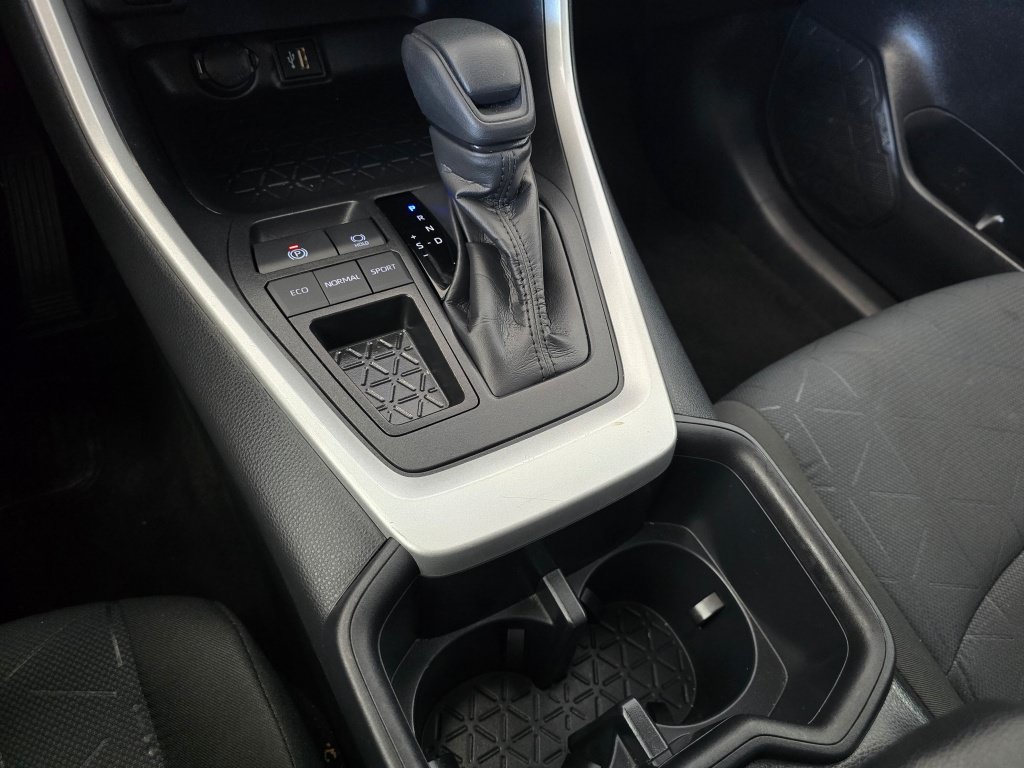 Certified 2025 Toyota RAV4 XLE FWD image 29