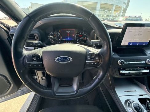 Used 2020 Ford Explorer XLT image 6