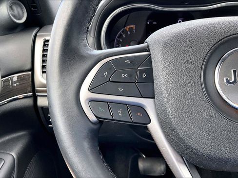 Used 2018 Jeep Grand Cherokee Overland AWD/4WD image 19