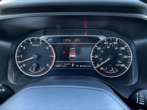 Used 2025 Nissan Rogue SV image 14