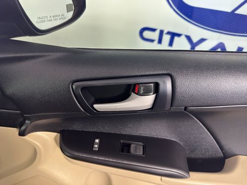 Used 2014 Toyota Camry LE image 40