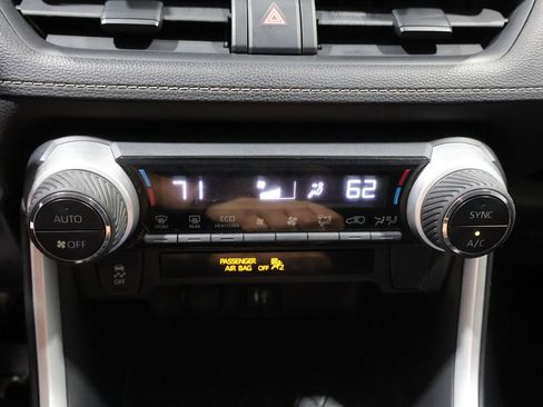 Used 2019 Toyota RAV4 LE w/ Carpet Mat Package AWD/4WD image 26