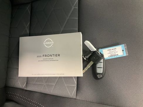 Used 2025 Nissan Frontier SV image 29