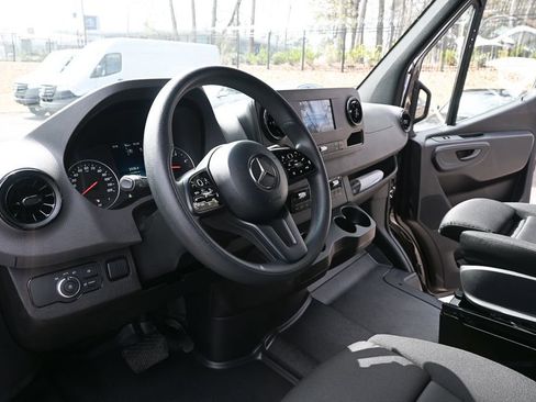 Used 2023 Mercedes-Benz Sprinter 2500 image 6