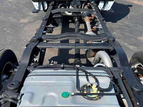 Used 2027 Ford E-350 and Econoline 350 Super Duty w/ Power Equipment Group RWD image 9