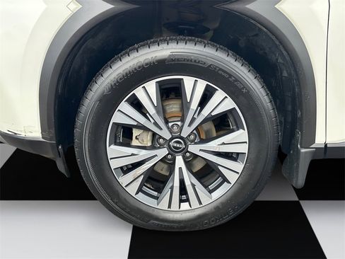 Used 2022 Nissan Rogue SV w/ SV Premium Package image 14