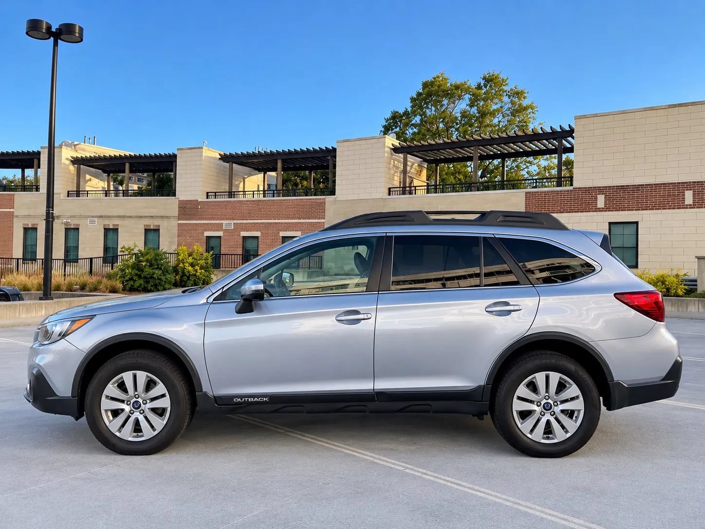Used 2019 Subaru Outback 2.5i Premium AWD/4WD image 5
