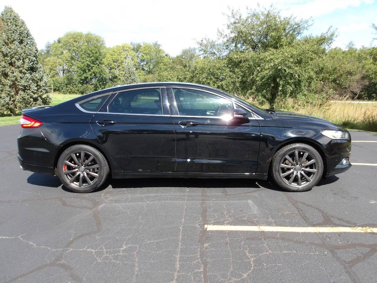 Used 2016 Ford Fusion SE FWD image 2