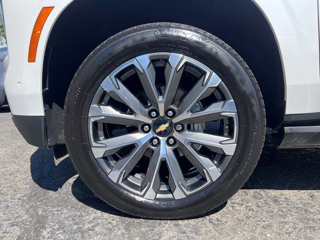 Used 2025 Chevrolet Tahoe High Country AWD/4WD image 9