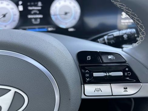 Certified 2025 Hyundai Elantra SEL FWD image 23
