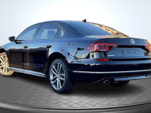 Used 2018 Volkswagen Passat 2.0T R-Line image 2