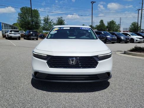 Certified 2025 Honda Accord SE image 2