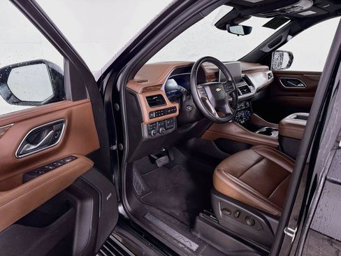 Used 2023 Chevrolet Tahoe High Country w/ Premium Package AWD/4WD image 3