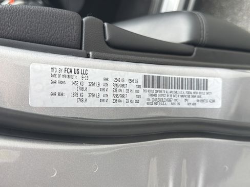 Used 2020 Jeep Grand Cherokee Laredo RWD image 37