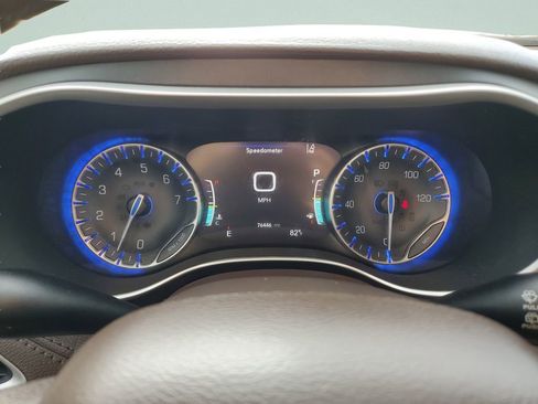 Used 2021 Chrysler Pacifica Touring FWD image 22