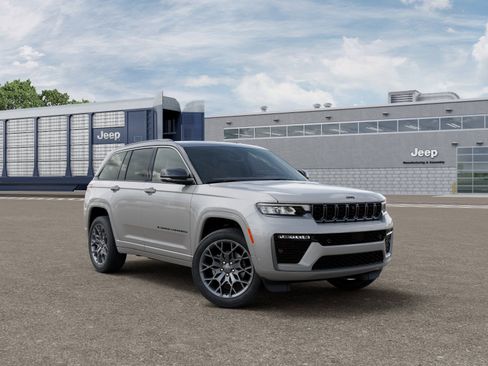 New 2026 Jeep Grand Cherokee Summit AWD/4WD image 5
