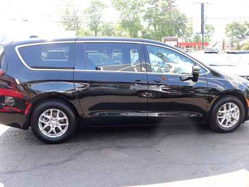 Used 2026 Chrysler Pacifica Select FWD image 6