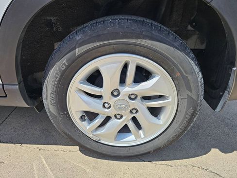Used 2021 Hyundai Venue SE FWD image 19