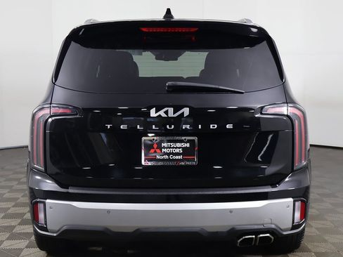 Used 2024 Kia Telluride EX w/ EX Captain's Chair Package image 14