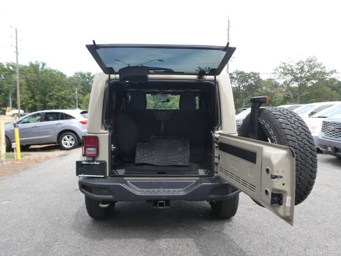 Used 2018 Jeep Wrangler Sport AWD/4WD image 7