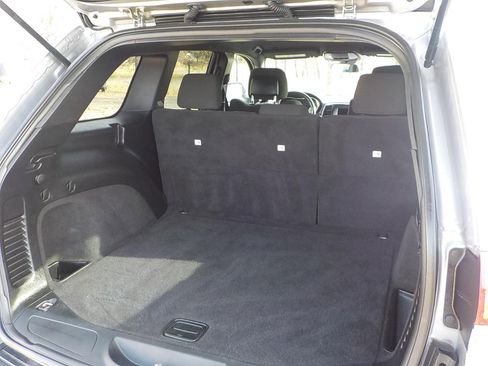 Used 2020 Jeep Grand Cherokee Laredo image 10