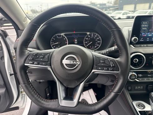 Used 2025 Nissan Sentra SR w/ SR Premium Package image 15