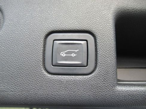 Used 2019 Chevrolet Equinox Premier FWD image 36