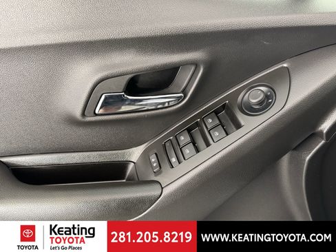 Used 2022 Chevrolet Trax LS w/ Tint and Cruise Package image 12