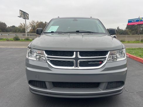 Used 2020 Dodge Journey SE image 3