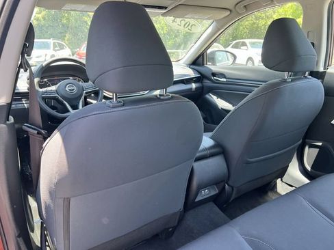 Used 2024 Nissan Altima 2.5 SV FWD image 34