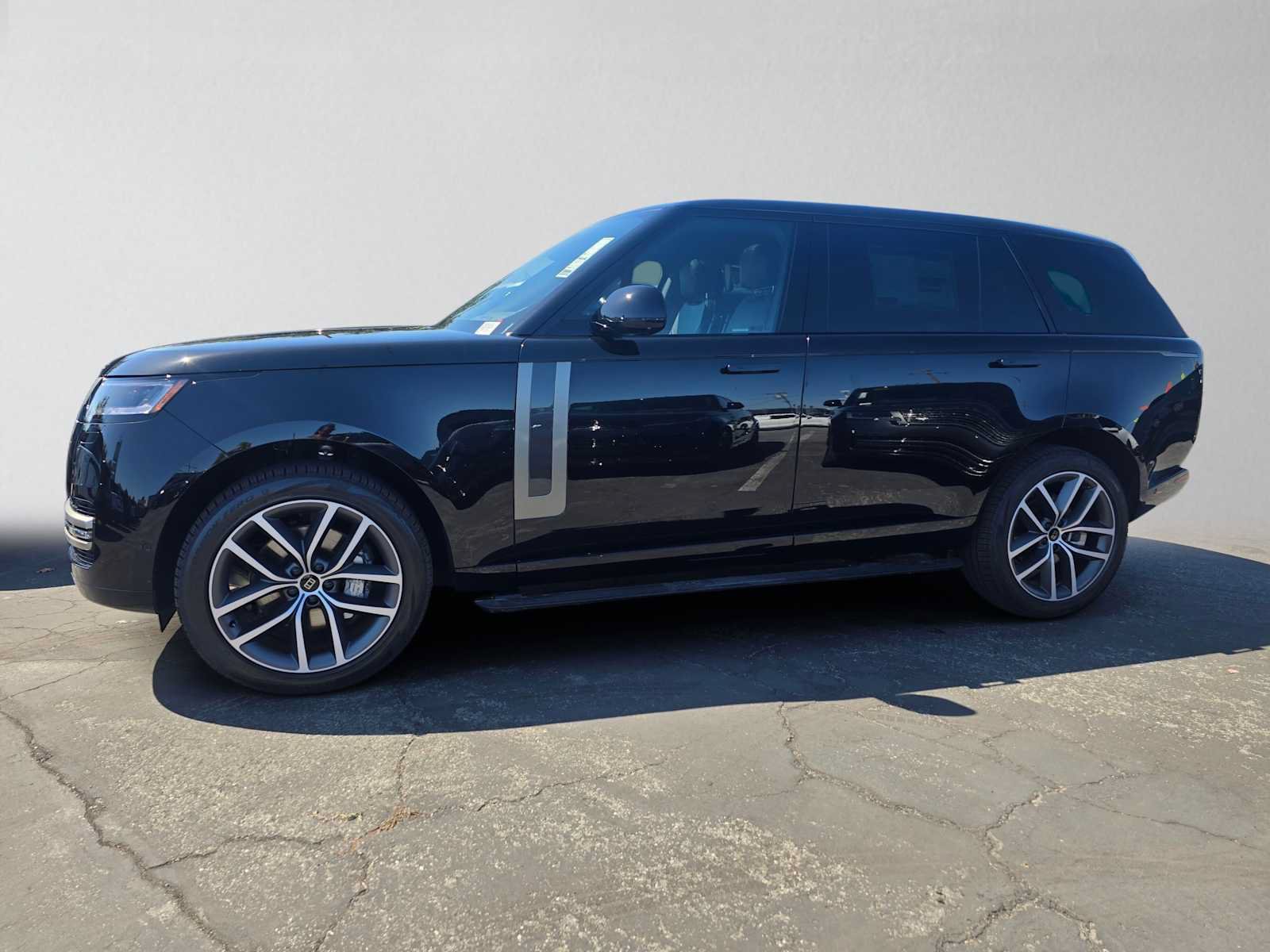 New 2027 Land Rover Range Rover Long Wheelbase SE AWD/4WD image 2