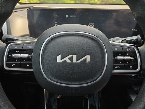 Used 2024 Kia Sorento LX FWD image 23