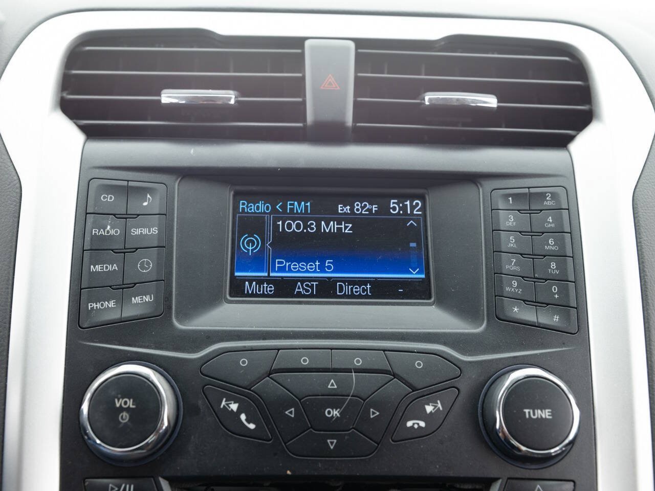 Used 2014 Ford Fusion SE FWD image 31