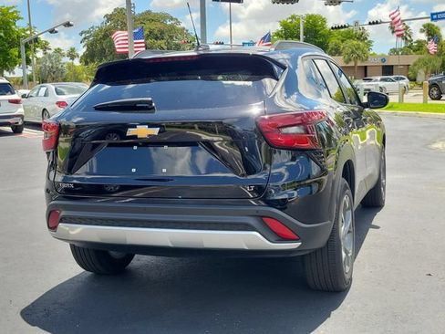 Used 2025 Chevrolet Trax LT w/ Driver Confidence Package FWD image 4