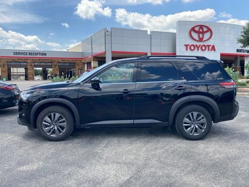 Used 2024 Nissan Pathfinder SV FWD image 6
