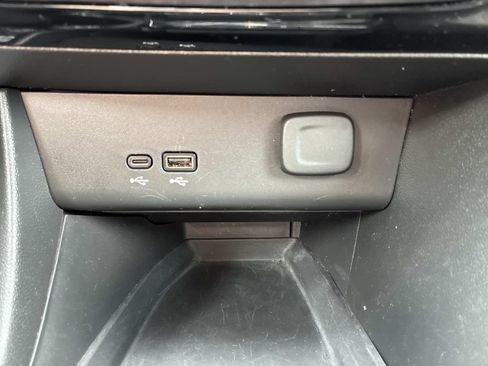 Used 2024 Buick Encore GX Sport Touring FWD image 31