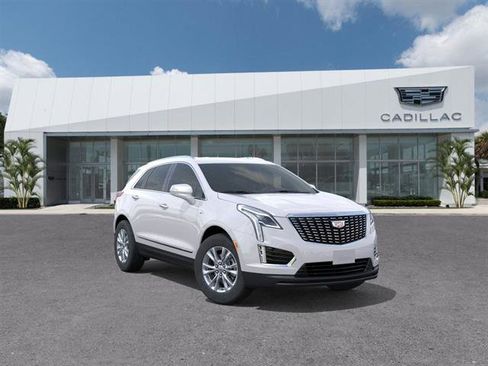 New 2026 Cadillac XT5 Luxury image 2