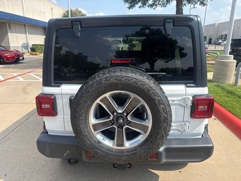 Used 2018 Jeep Wrangler Unlimited Sahara AWD/4WD image 4