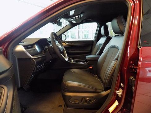 New 2025 Jeep Grand Cherokee Altitude image 17