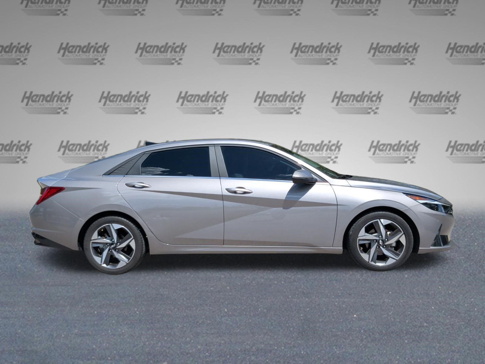 Used 2022 Hyundai Elantra Limited FWD image 6
